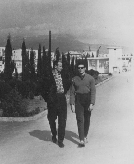 Родион Отрубянников и Юрий Цасюк на сборах 1963 года в Алуште на базе общества Спартак