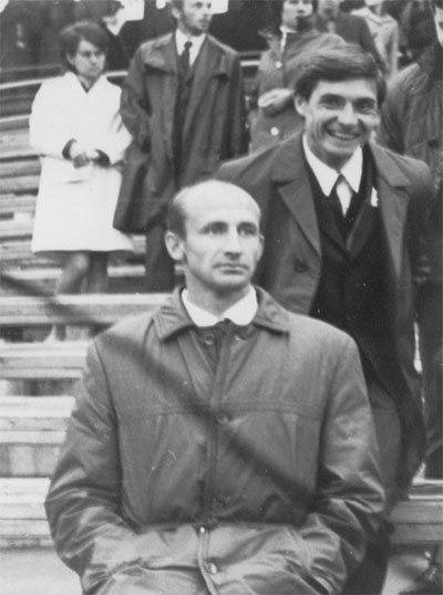 Родион Отрубянников и Юрий Цасюк присутствуют на спортивных соревнованиях на центральном стадионе города Киева в 1972 году